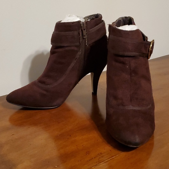 Shoedazzle brown faux suede booties, size 6 - Picture 2 of 6
